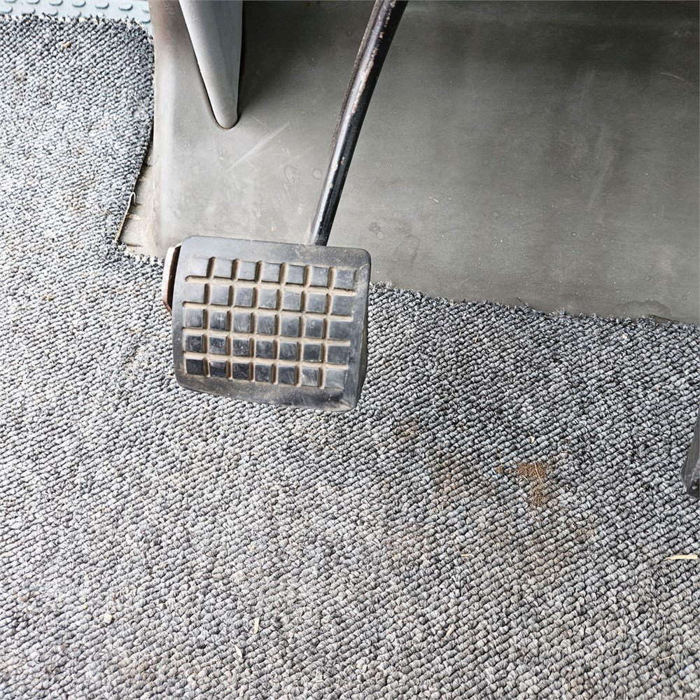 massey ferguson 6465 dyna 6 – 120 ch – 8 053 h – 2006