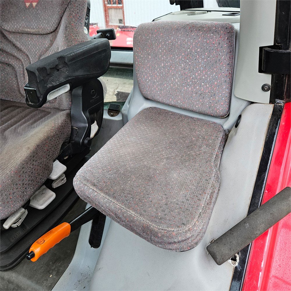 massey ferguson 6465 dyna 6 – 120 ch – 8 053 h – 2006