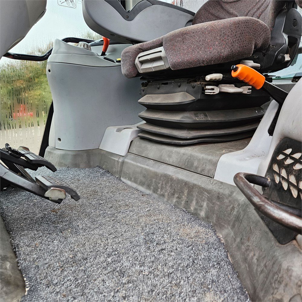 massey ferguson 6465 dyna 6 – 120 ch – 8 053 h – 2006