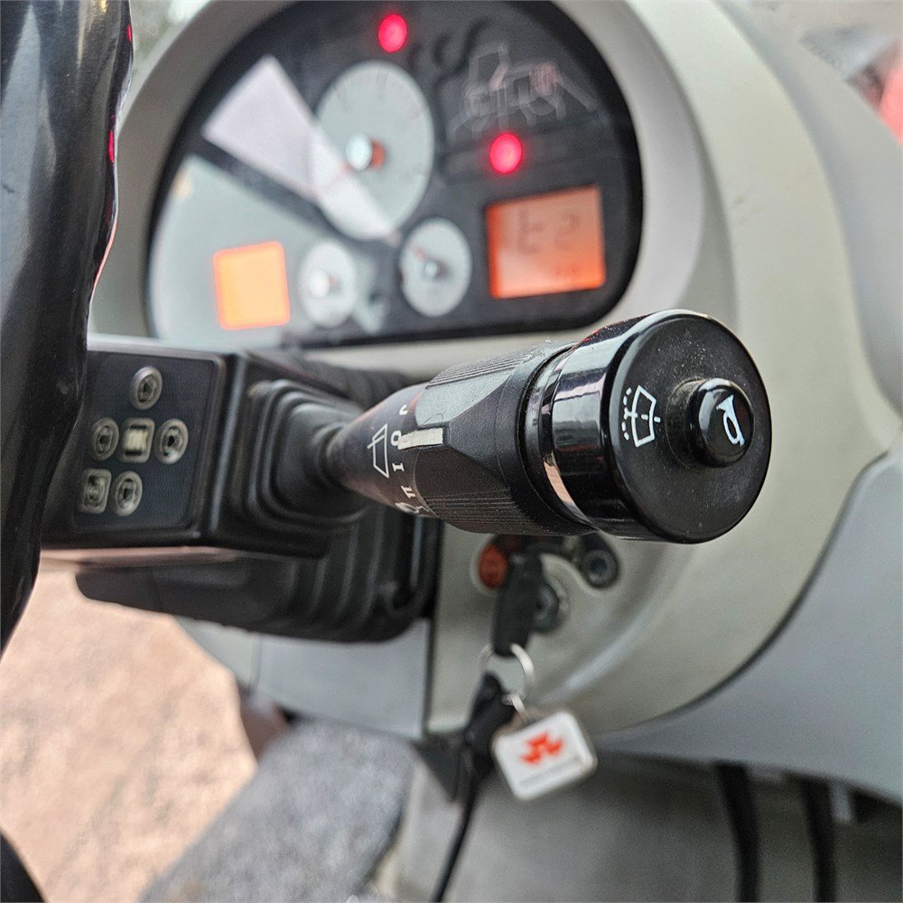 massey ferguson 6465 dyna 6 – 120 ch – 8 053 h – 2006