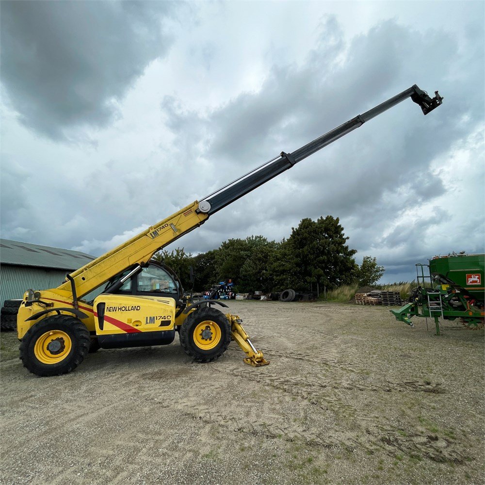 new holland lm 1740 – 17 m – 5 200 h – 2003