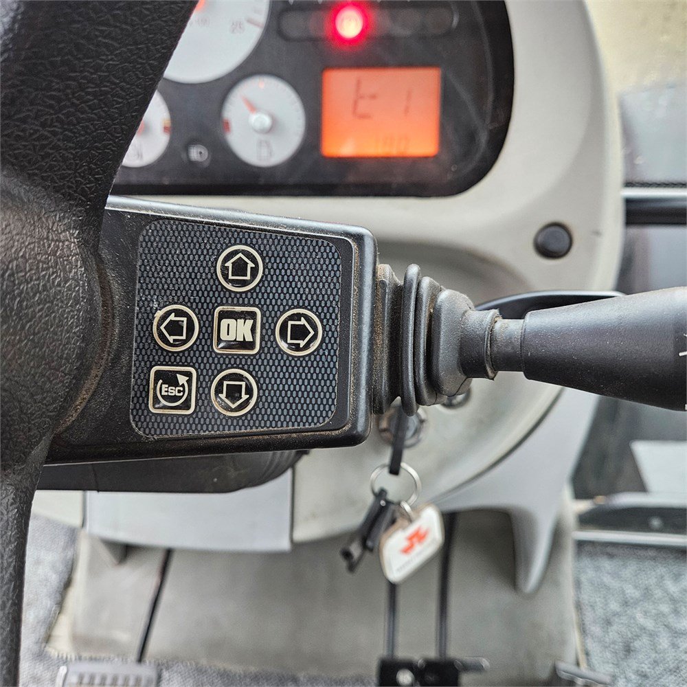 massey ferguson 6465 dyna 6 – 120 ch – 8 053 h – 2006