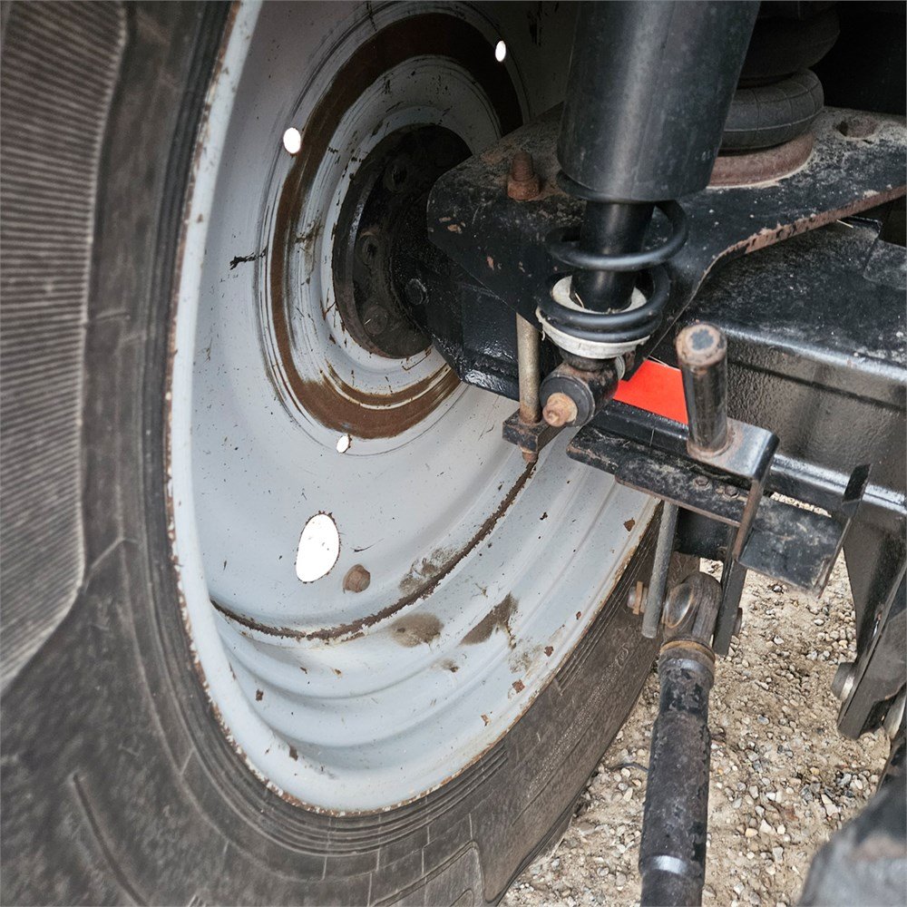 massey ferguson 6465 dyna 6 – 120 ch – 8 053 h – 2006