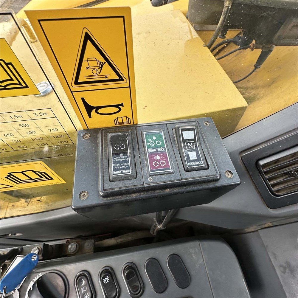 komatsu pc88mr 8 8t8 5 250 h 2014