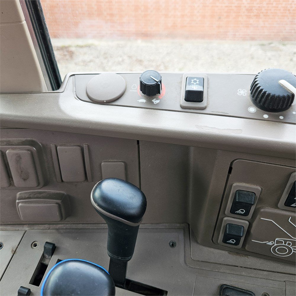 john deere 6155m – 155 ch – 2018 – 2 975 h + chargeur frontal stoltz profil fz 43