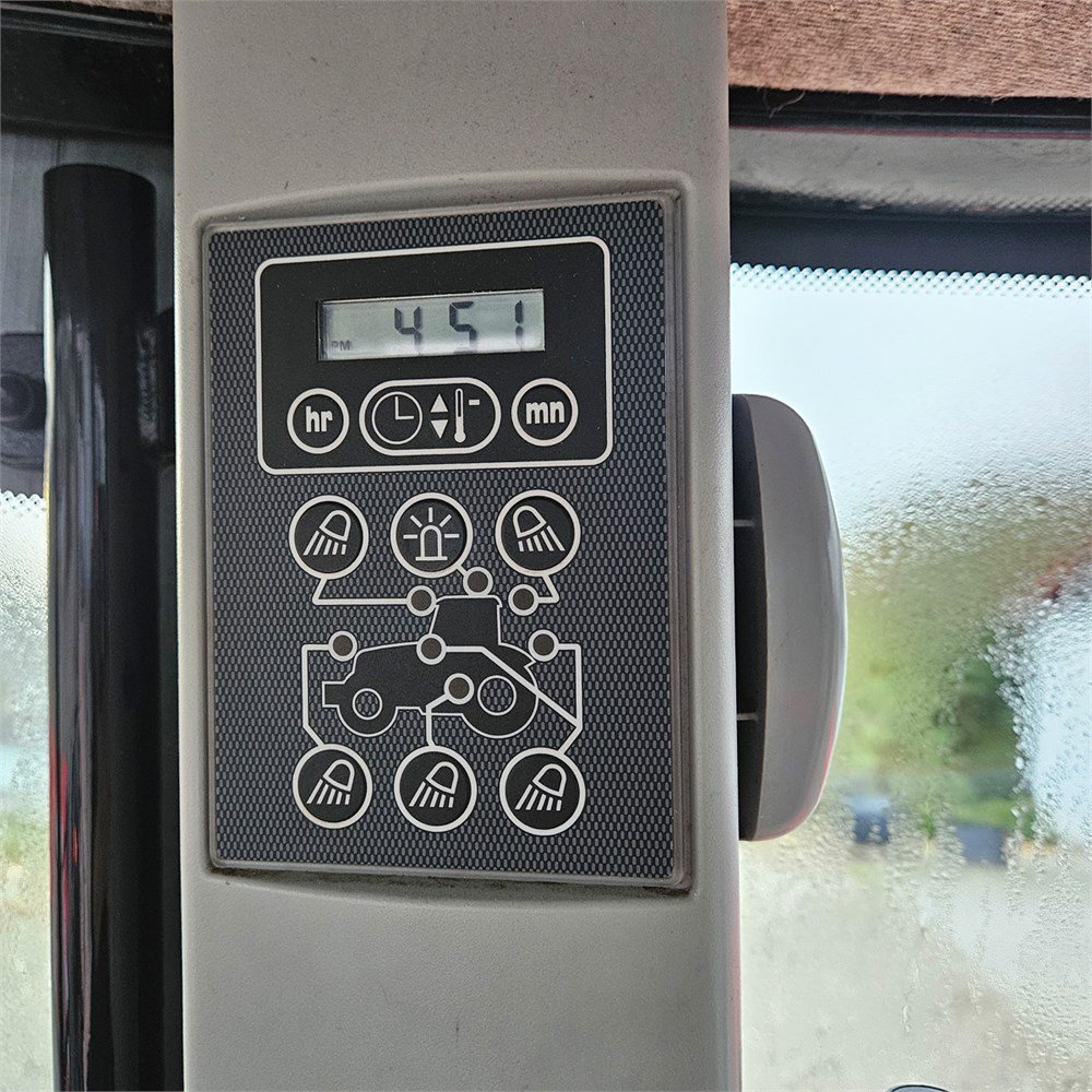 massey ferguson 6465 dyna 6 – 120 ch – 8 053 h – 2006