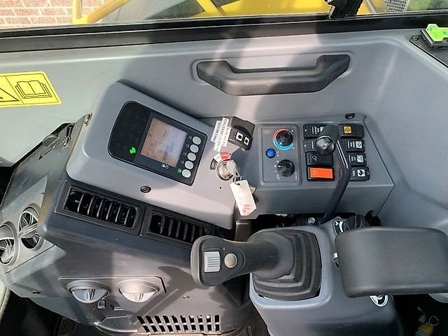yanmar sv100 2pb – 10t3 – 2 400 h – 2019