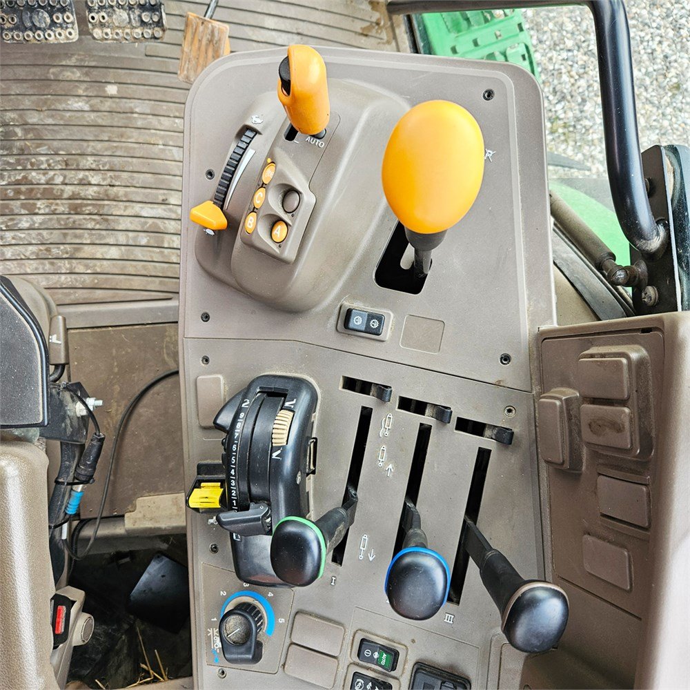 john deere 6155m – 155 ch – 2018 – 2 975 h + chargeur frontal stoltz profil fz 43