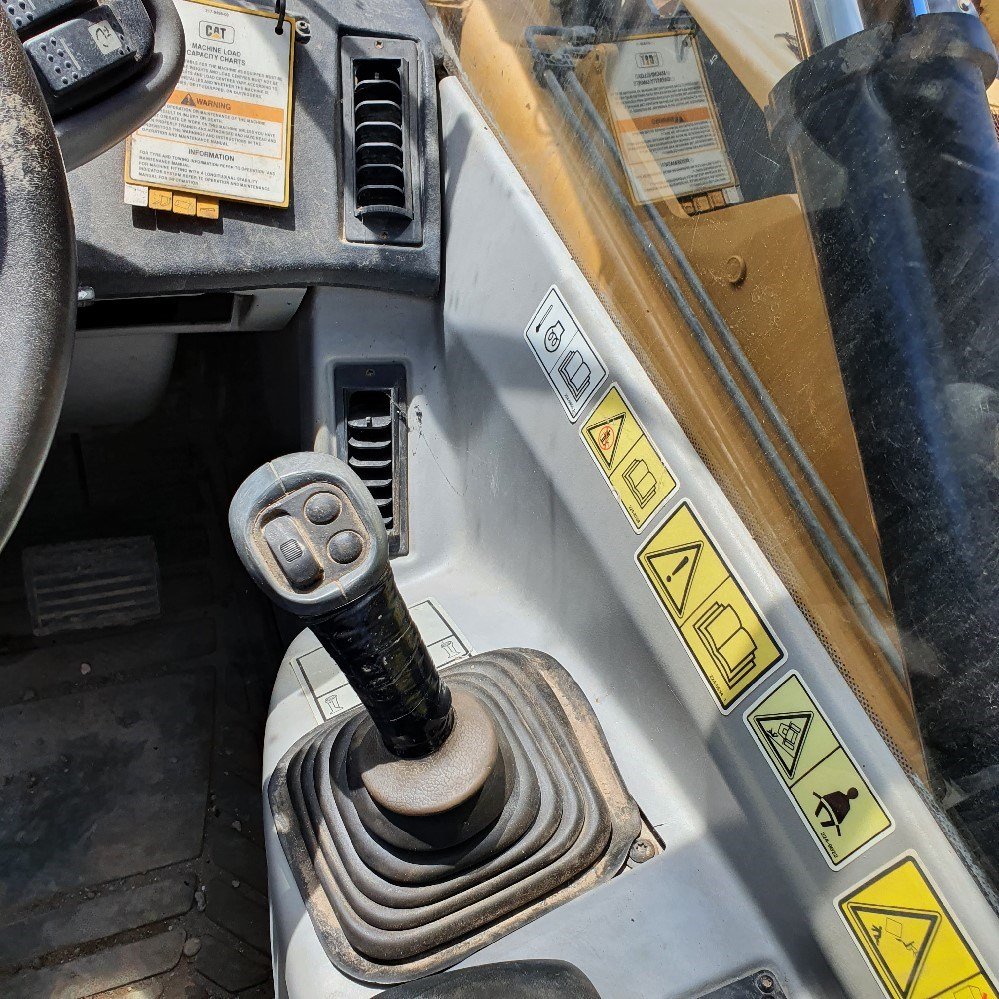 caterpillar th350b – 11 m – 3 450 h – 2004