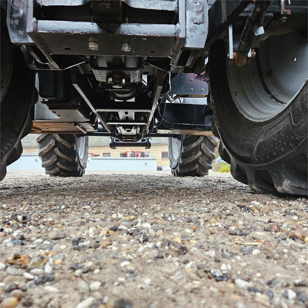 massey ferguson 6465 dyna 6 – 120 ch – 8 053 h – 2006