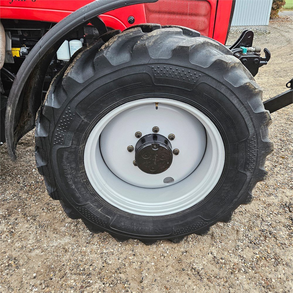 massey ferguson 6465 dyna 6 – 120 ch – 8 053 h – 2006