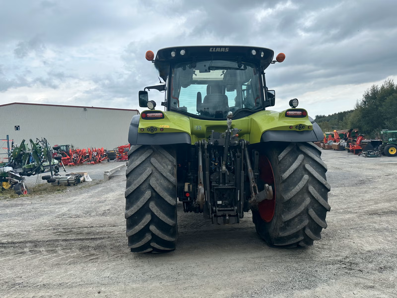 claas arion 650 – 175 ch – 5 990 h – 2013