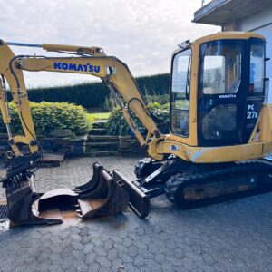komatsu pc27r 8 – 2t9 – 3 711 h – 2002