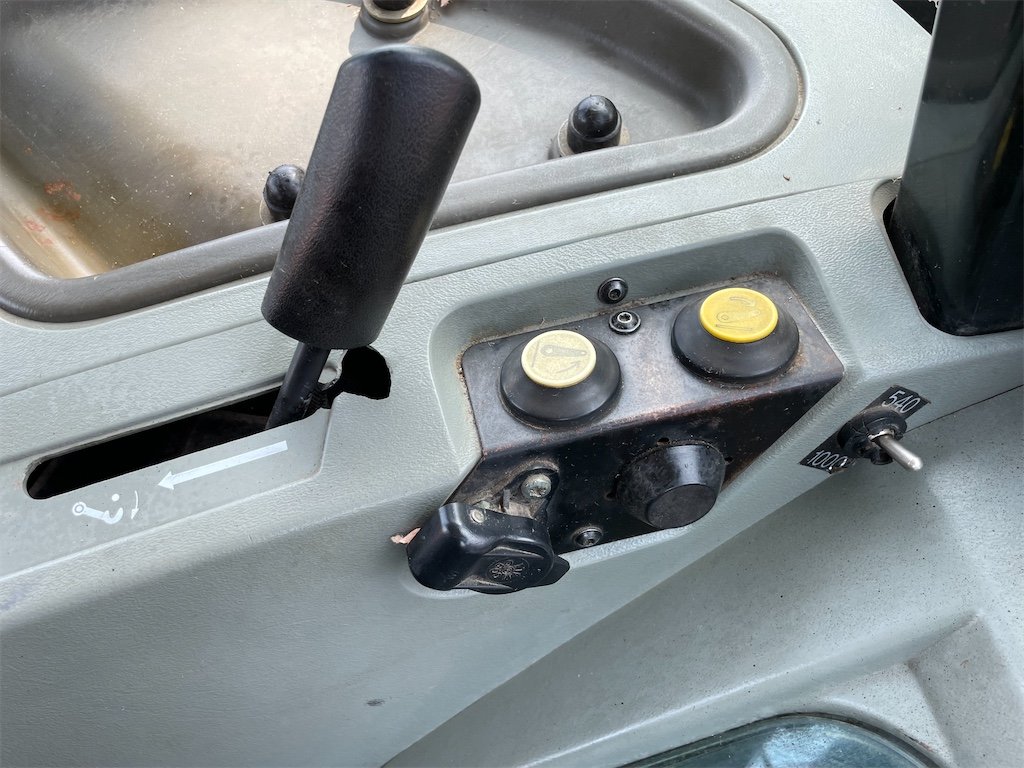 massey ferguson 6150 4wd – 97 ch – 6 437 h – 1998