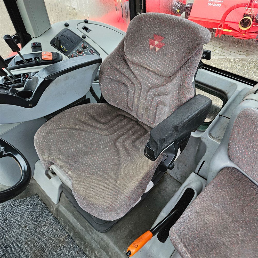 massey ferguson 6465 dyna 6 – 120 ch – 8 053 h – 2006