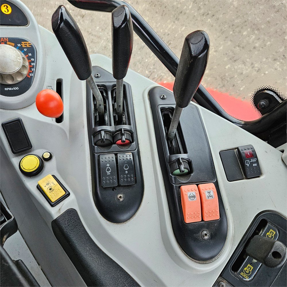 massey ferguson 6465 dyna 6 – 120 ch – 8 053 h – 2006