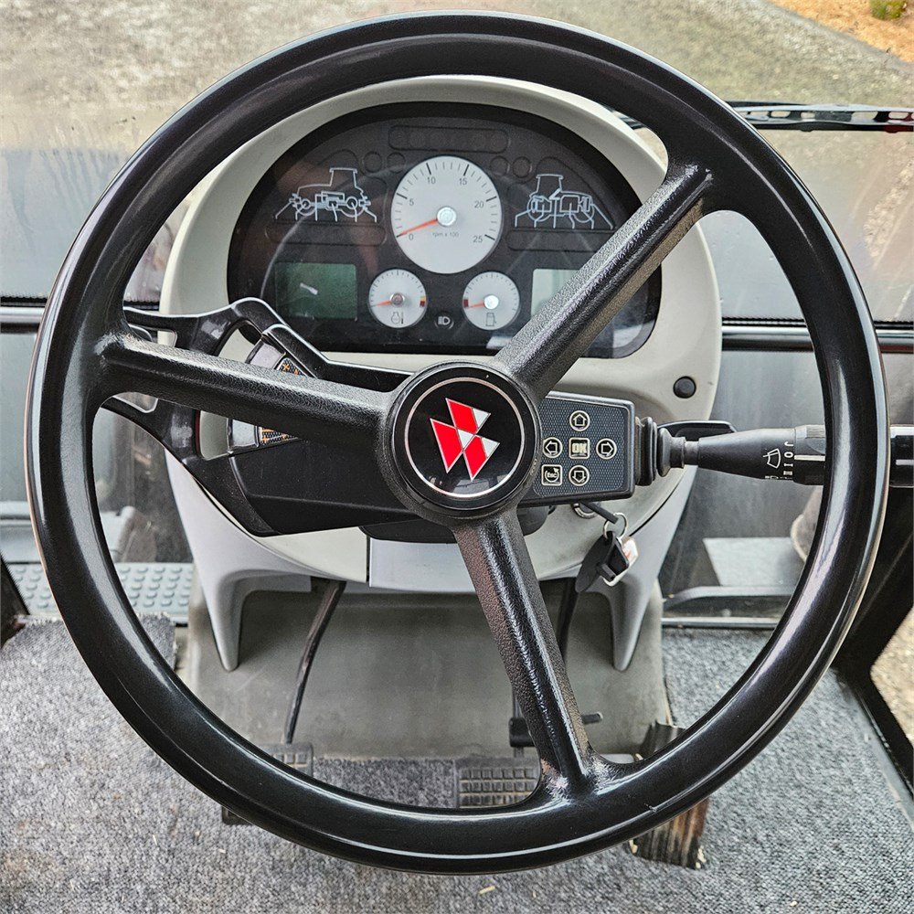 massey ferguson 6465 dyna 6 – 120 ch – 8 053 h – 2006