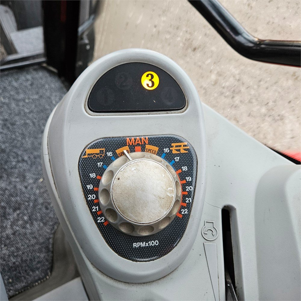 massey ferguson 6465 dyna 6 – 120 ch – 8 053 h – 2006