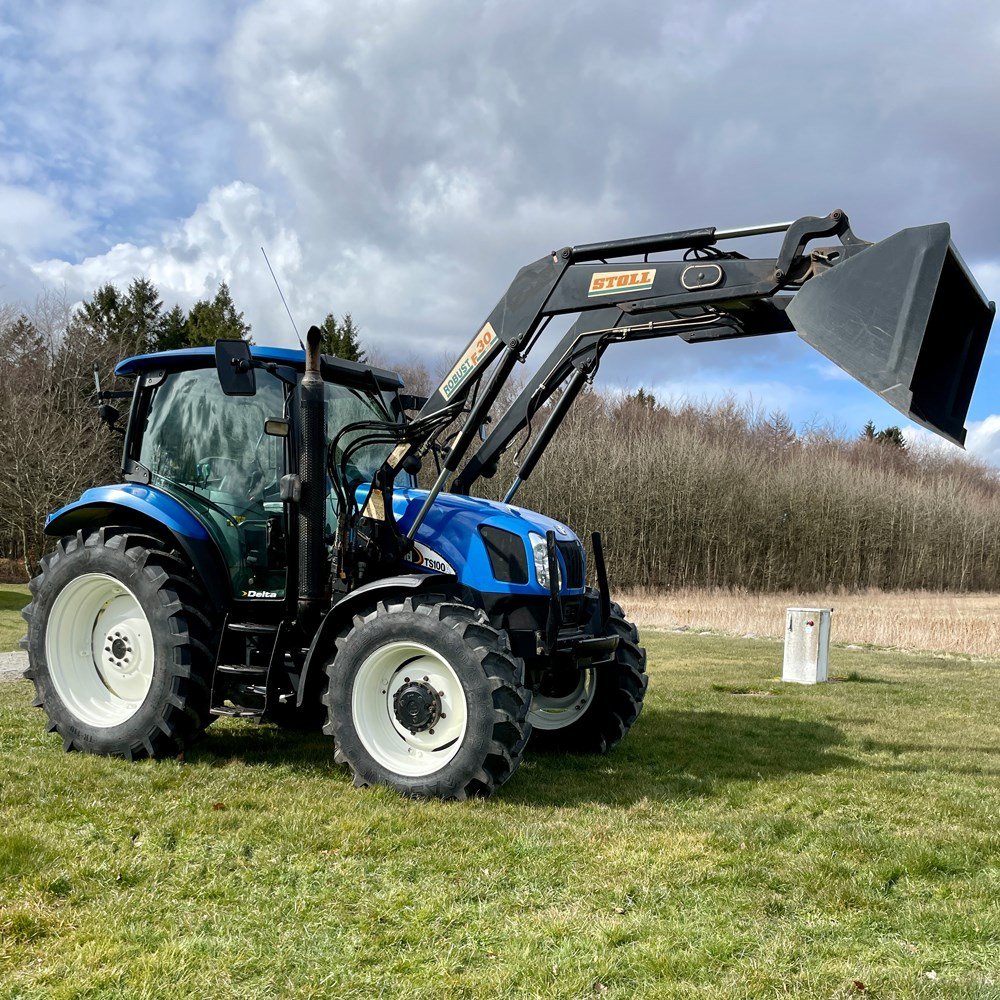 new holland ts100a – 101 ch – 2005 – 4t5 – 6 701 h – chargeur frontal