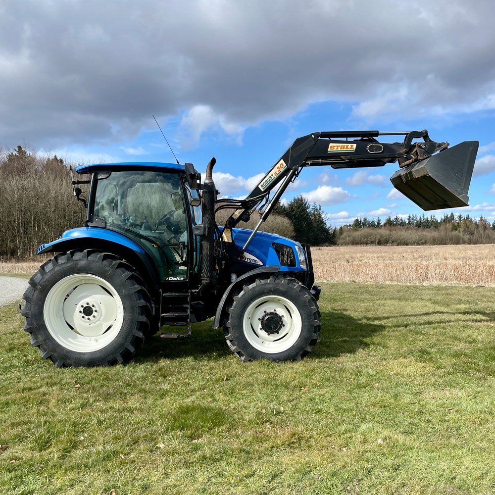 new holland ts100a – 101 ch – 2005 – 4t5 – 6 701 h – chargeur frontal