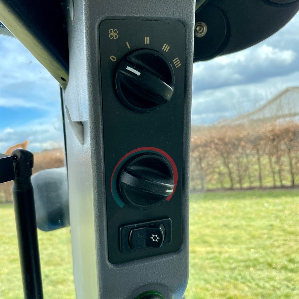 new holland ts100a – 101 ch – 2005 – 4t5 – 6 701 h – chargeur frontal