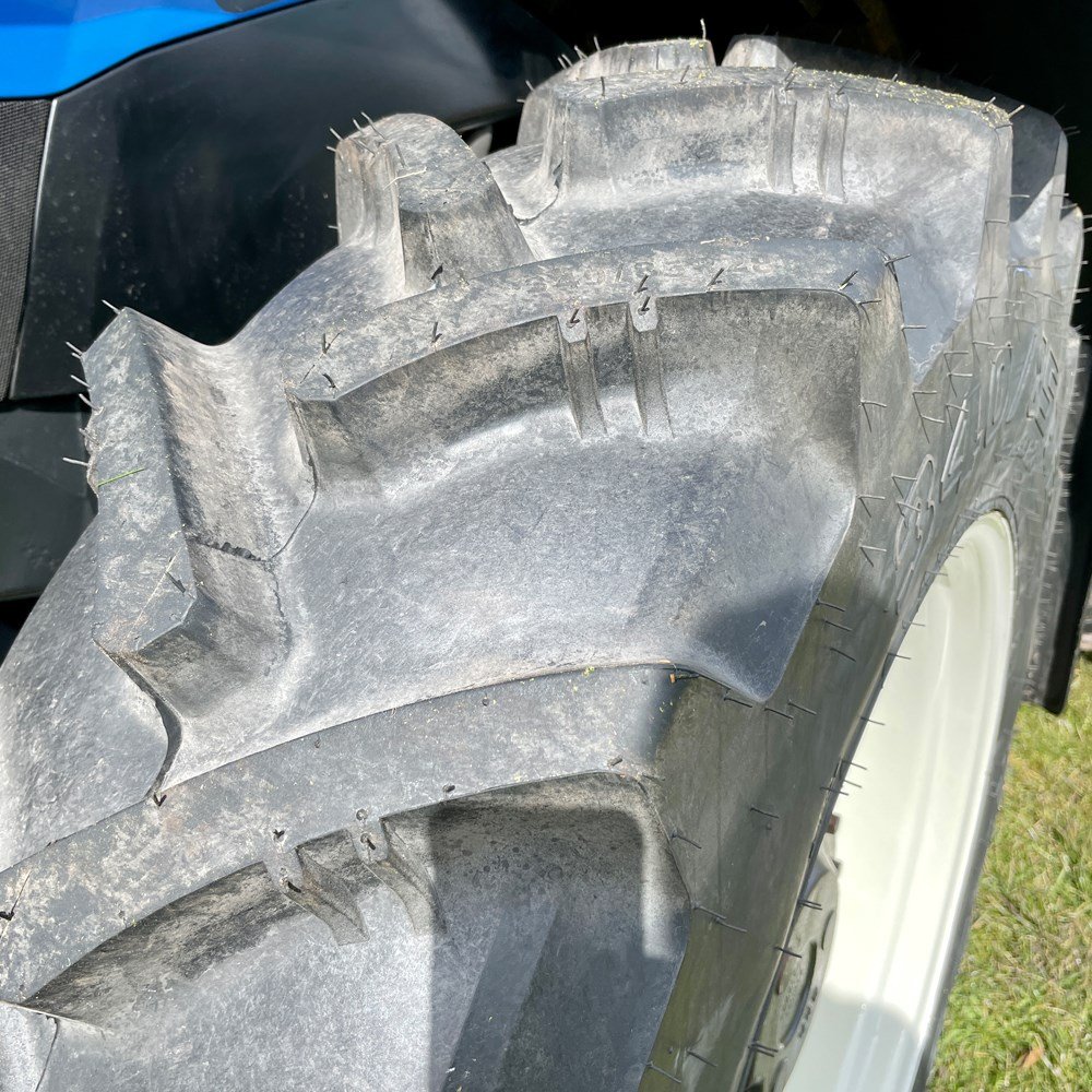 new holland ts100a – 101 ch – 2005 – 4t5 – 6 701 h – chargeur frontal