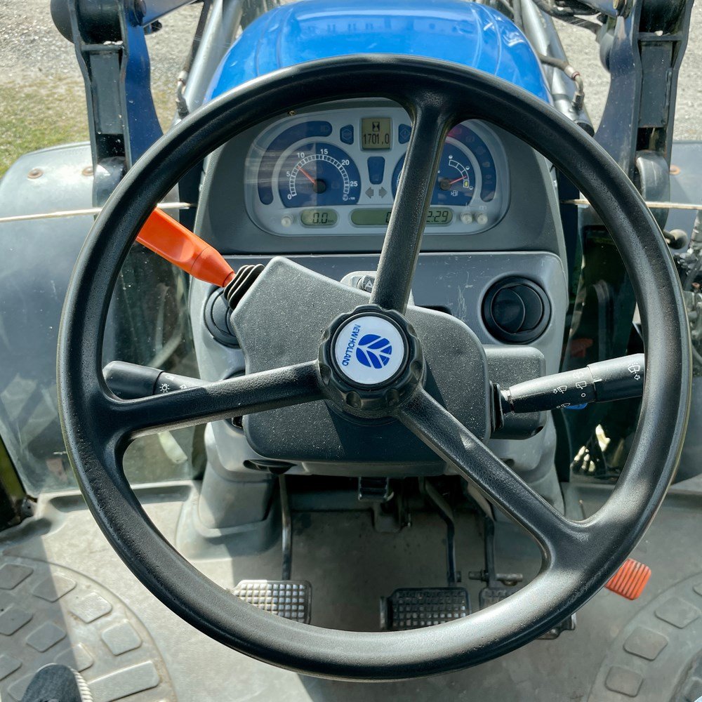 new holland ts100a – 101 ch – 2005 – 4t5 – 6 701 h – chargeur frontal