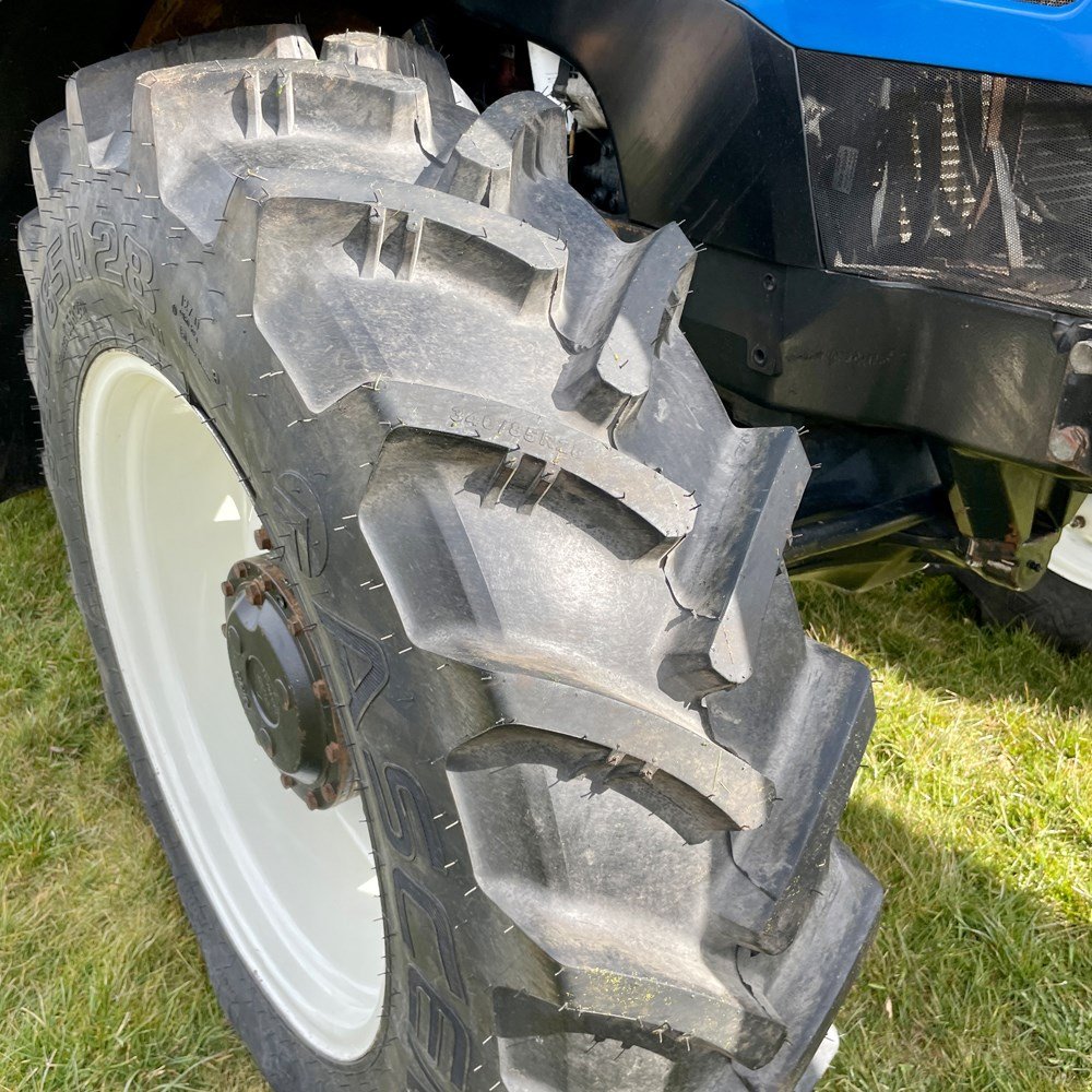 new holland ts100a – 101 ch – 2005 – 4t5 – 6 701 h – chargeur frontal