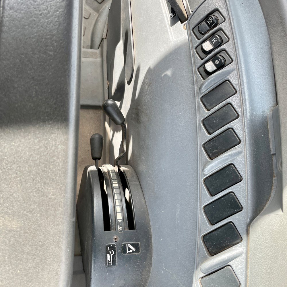 new holland ts100a – 101 ch – 2005 – 4t5 – 6 701 h – chargeur frontal