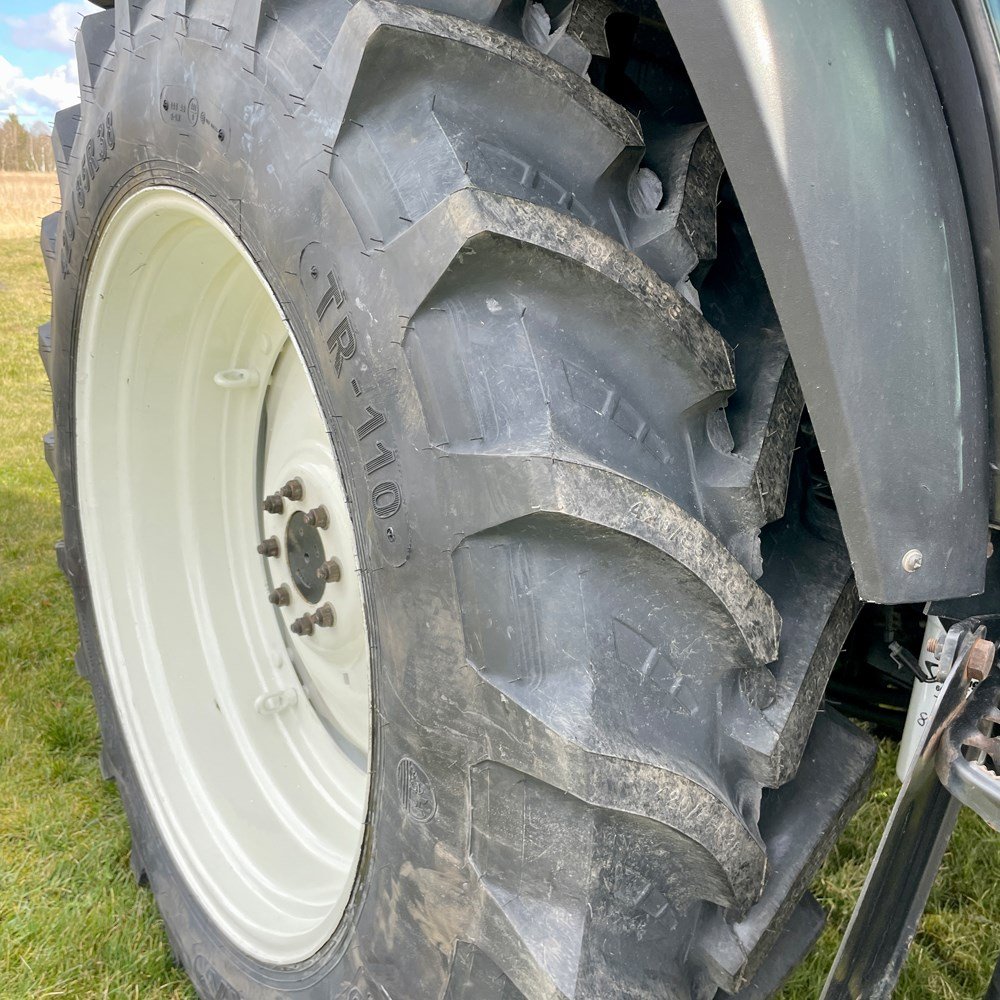 new holland ts100a – 101 ch – 2005 – 4t5 – 6 701 h – chargeur frontal