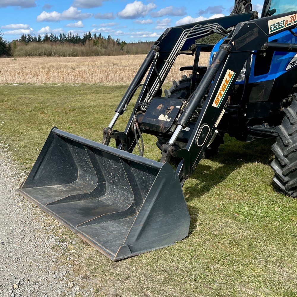 new holland ts100a – 101 ch – 2005 – 4t5 – 6 701 h – chargeur frontal