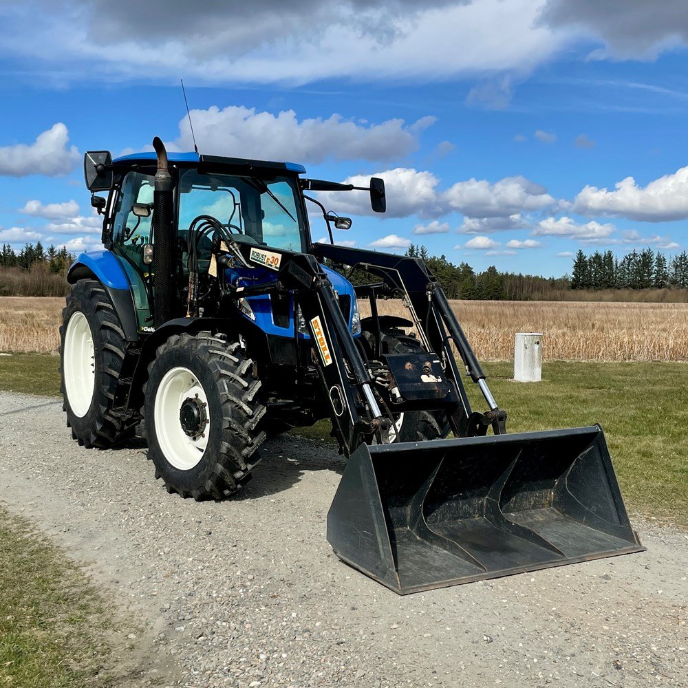 new holland ts100a – 101 ch – 2005 – 4t5 – 6 701 h – chargeur frontal