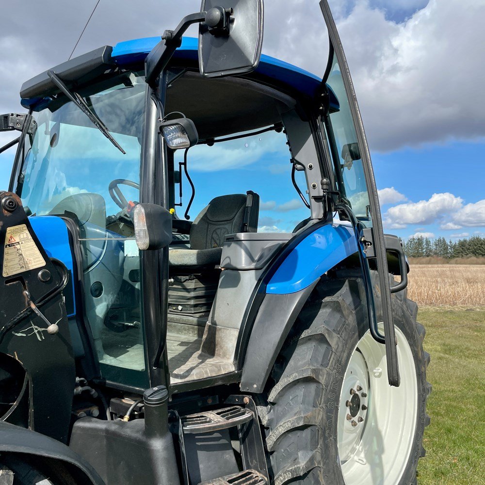 new holland ts100a – 101 ch – 2005 – 4t5 – 6 701 h – chargeur frontal