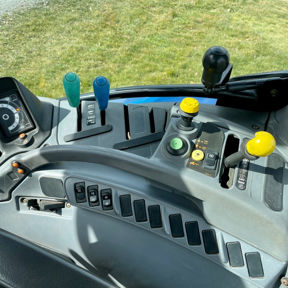 new holland ts100a – 101 ch – 2005 – 4t5 – 6 701 h – chargeur frontal