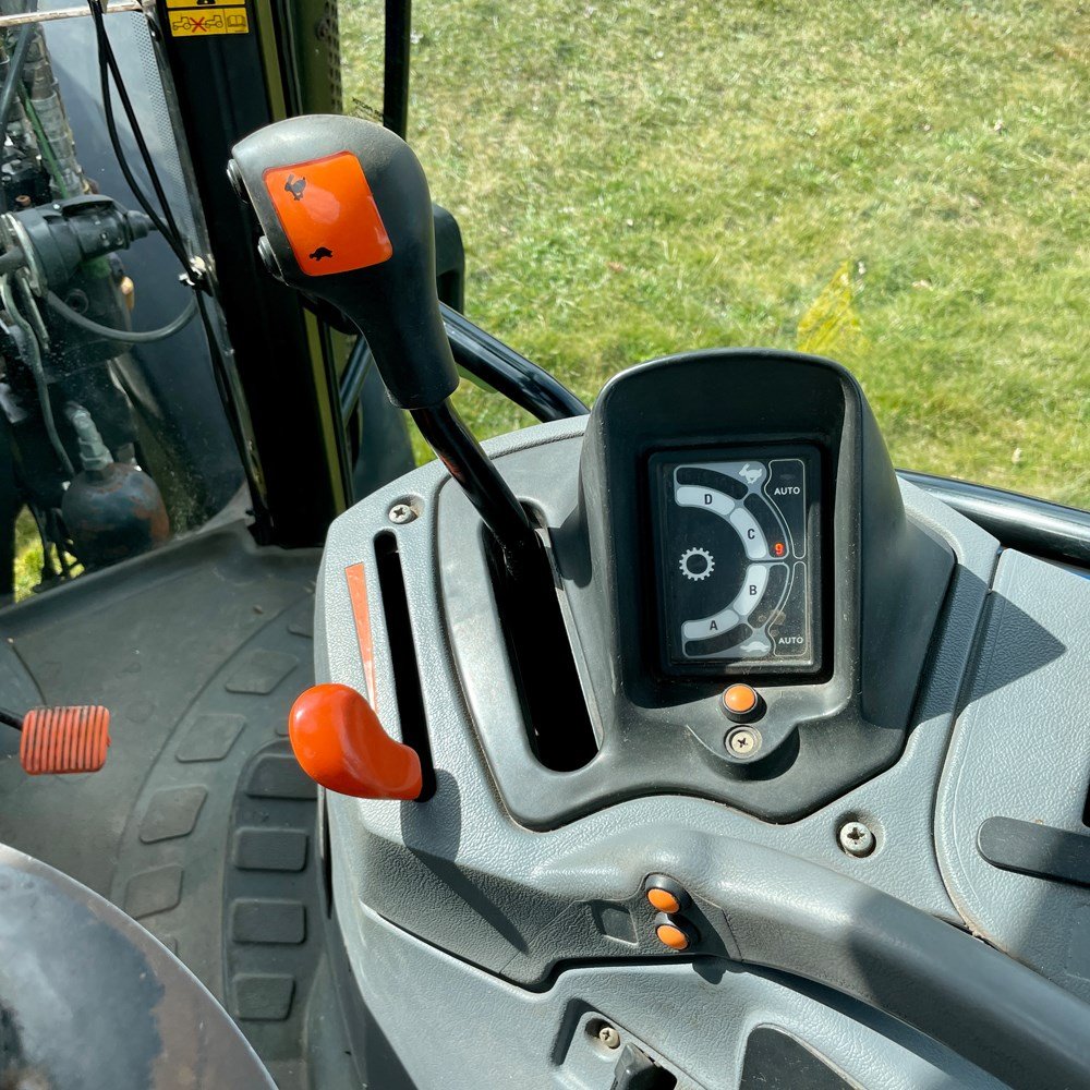 new holland ts100a – 101 ch – 2005 – 4t5 – 6 701 h – chargeur frontal