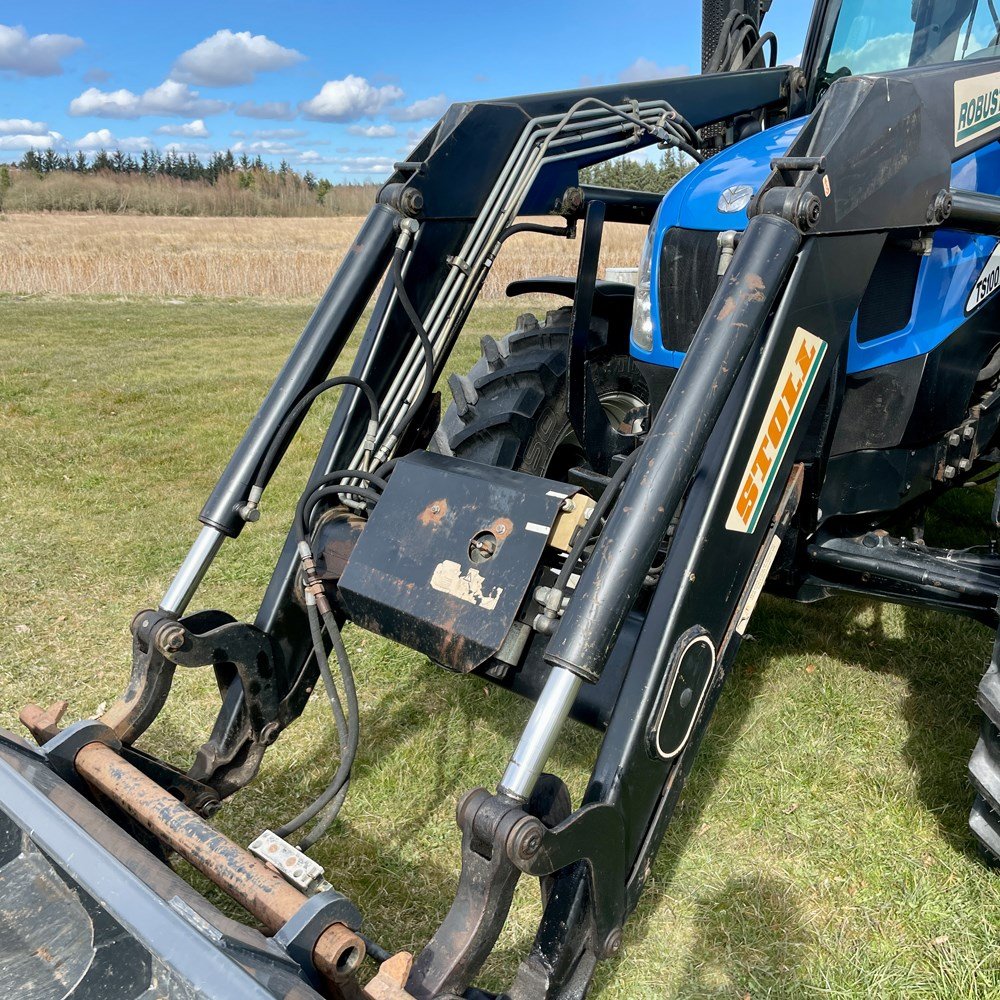 new holland ts100a – 101 ch – 2005 – 4t5 – 6 701 h – chargeur frontal