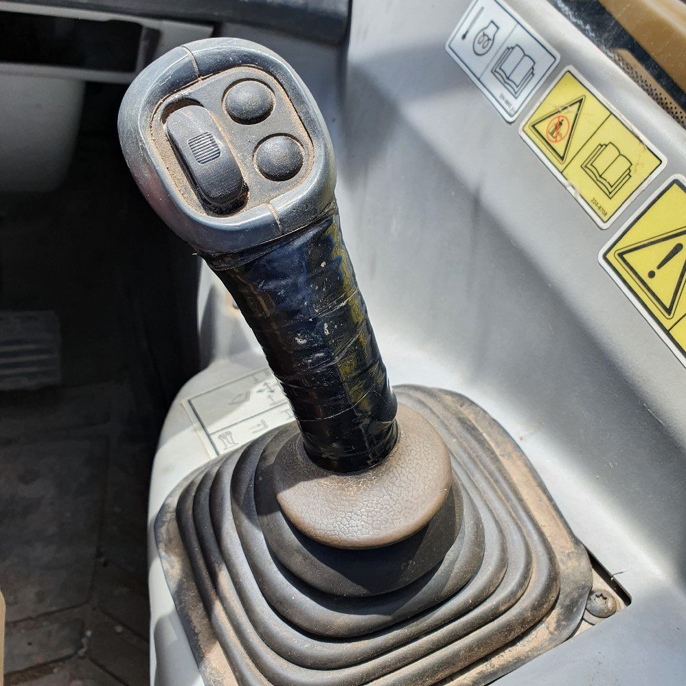 caterpillar th350b – 11 m – 3 450 h – 2004