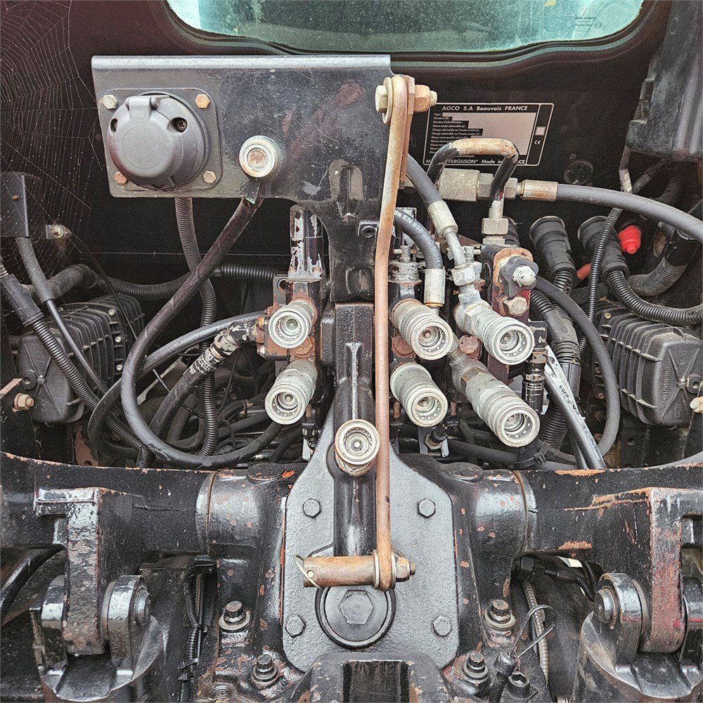 massey ferguson 6465 dyna 6 – 120 ch – 8 053 h – 2006