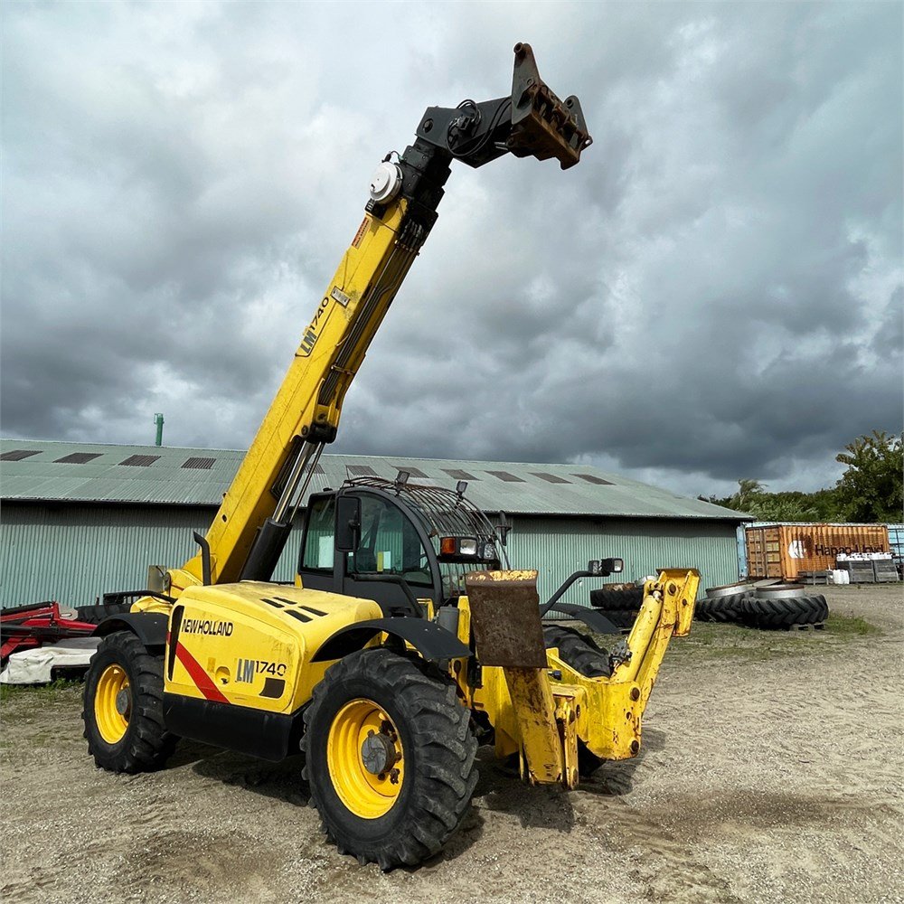 new holland lm 1740 – 17 m – 5 200 h – 2003