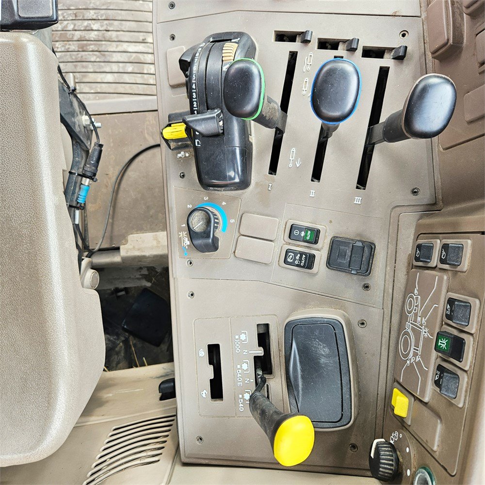 john deere 6155m – 155 ch – 2018 – 2 975 h + chargeur frontal stoltz profil fz 43