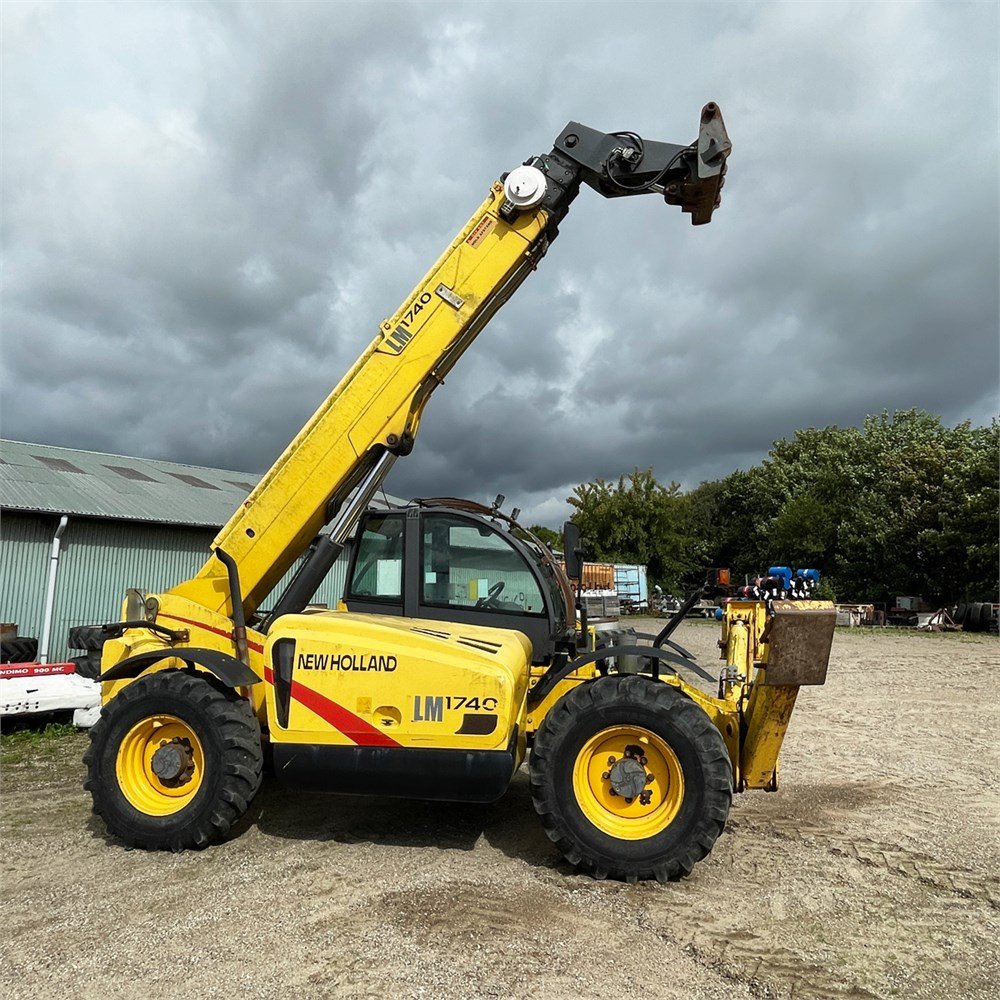 new holland lm 1740 – 17 m – 5 200 h – 2003