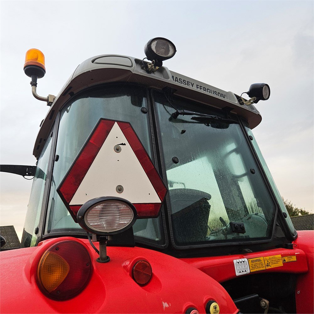 massey ferguson 6465 dyna 6 – 120 ch – 8 053 h – 2006