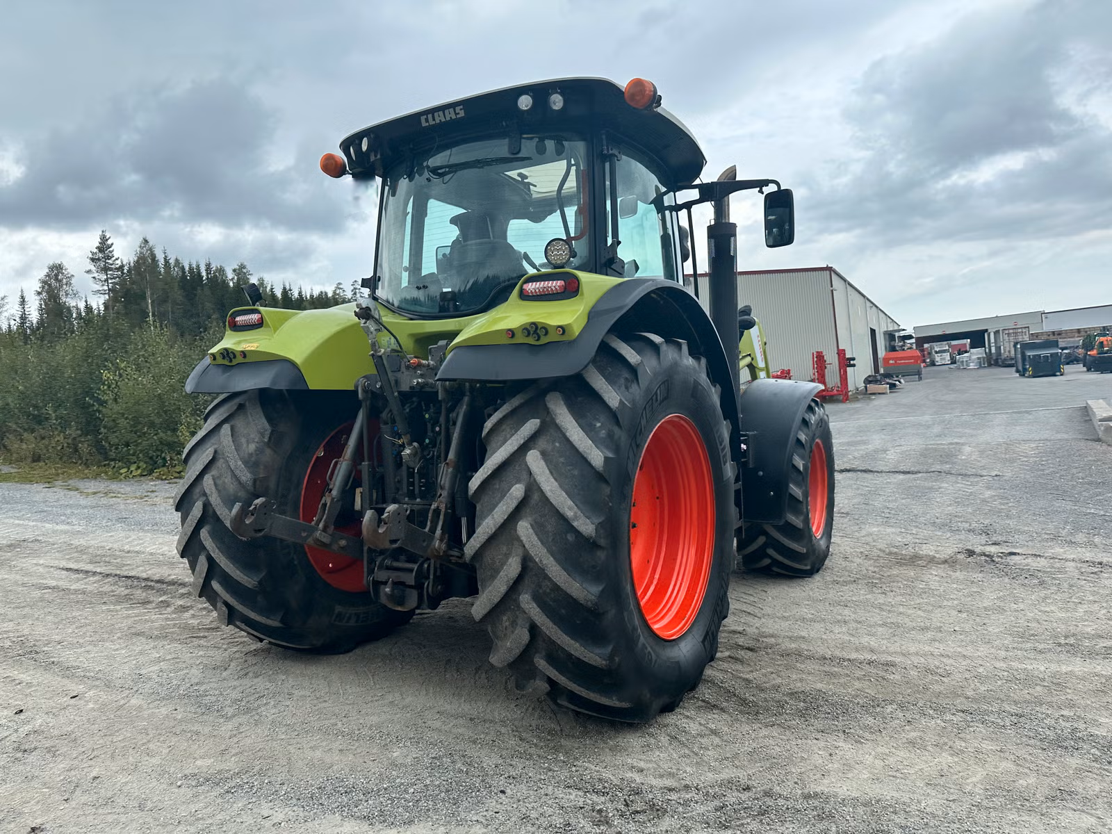 claas arion 650 – 175 ch – 5 990 h – 2013