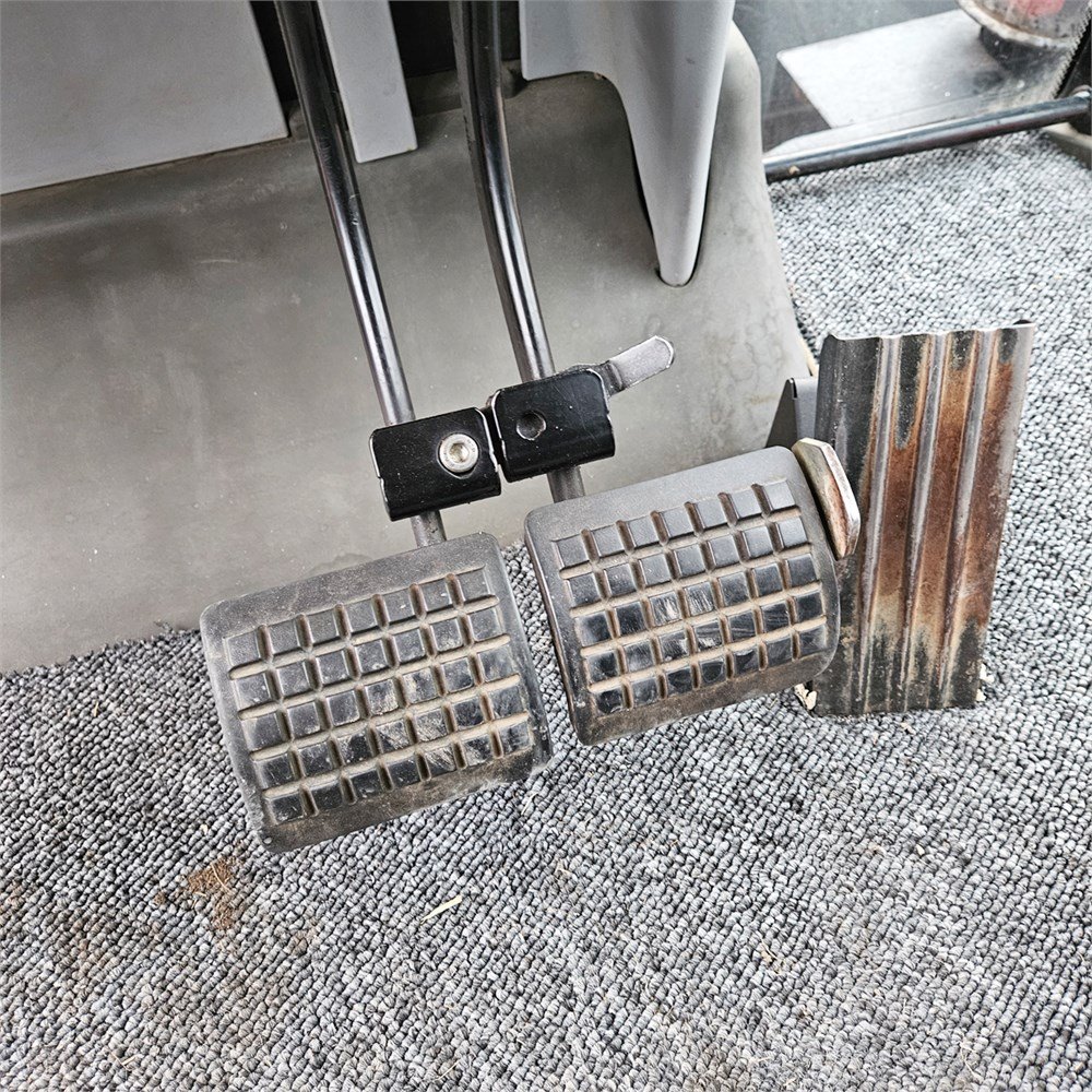 massey ferguson 6465 dyna 6 – 120 ch – 8 053 h – 2006